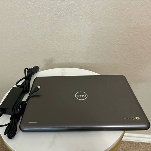 Dell Chromebook 3380 13.3" Laptop (with Charger) - Picture 3 of 8
